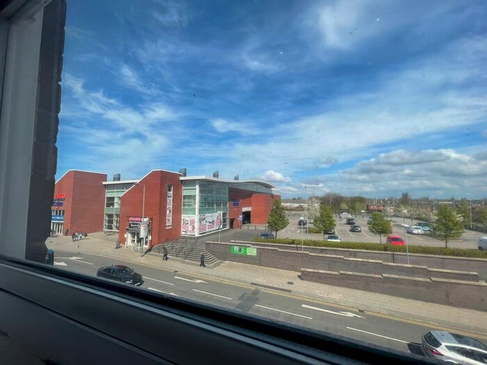 3 Bedroom Flat To Rent In Issac Street, Liverpool, L8