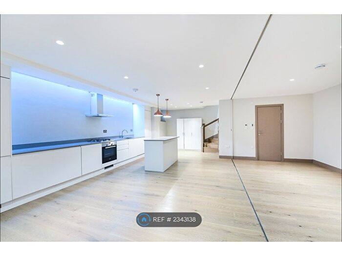 2 Bedroom Flat To Rent In Woodstock Avenue, London, NW11