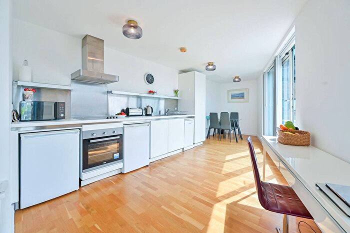 2 Bedroom Flat To Rent In Steedman Street, Elephant And Castle, London, SE17