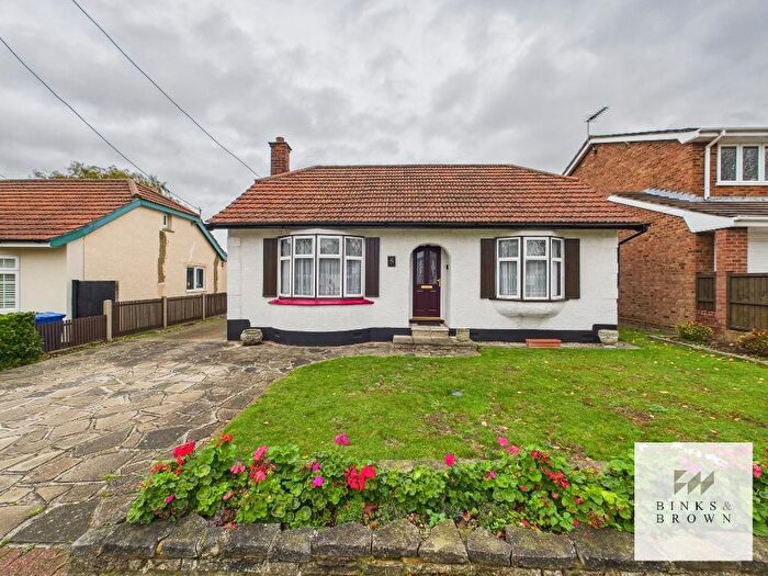 3 Bedroom Detached House For Sale In Chamberlain Avenue, Corringham, Essex, SS17