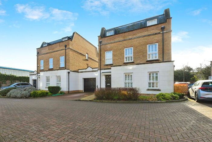 5 Bedroom Detached House For Sale In Manor House Gardens, Wormley, Broxbourne, EN10