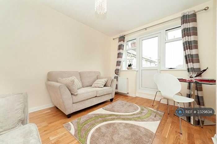 2 Bedroom Flat To Rent In Wilton Court, London, N10