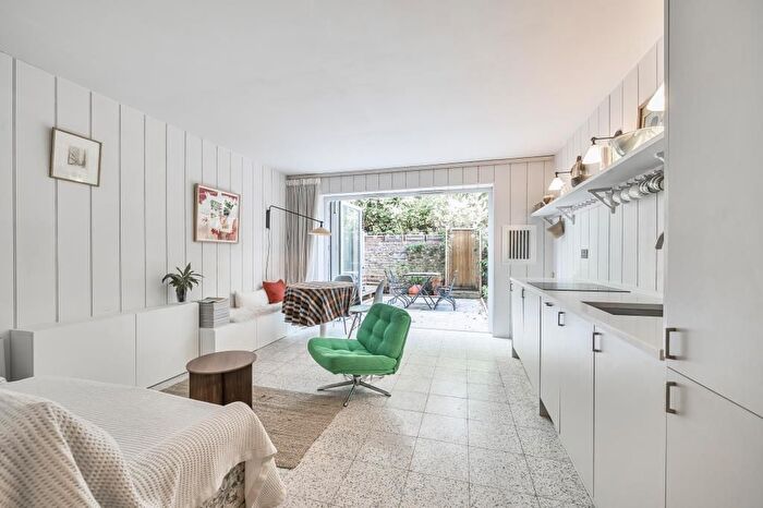 1 Bedroom Flat To Rent In Bartle Road, Notting Hill, W11