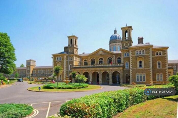 2 Bedroom Flat To Rent In Princess Park Manor, London, N11