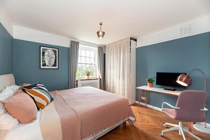 2 Bedroom Flat For Sale In Hazellville Road, Whitehall Park, London, N19