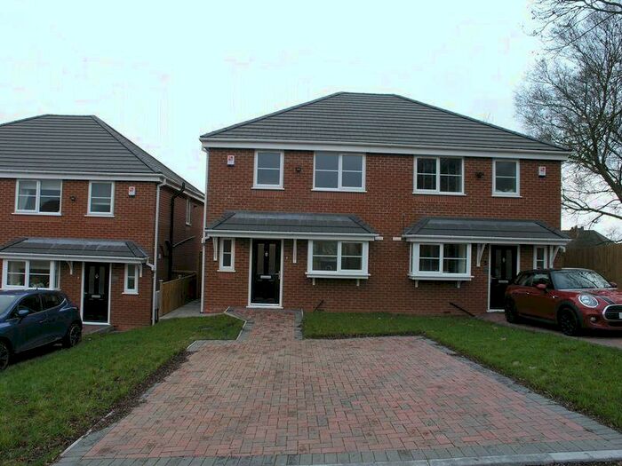 3 Bedroom Semi-Detached House To Rent In Stourbridge Road, Dudley, DY1