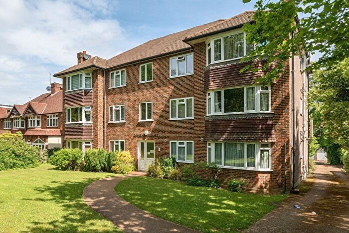 2 Bedroom Flat For Sale In Durham Road, Bromley, Kent, BR2