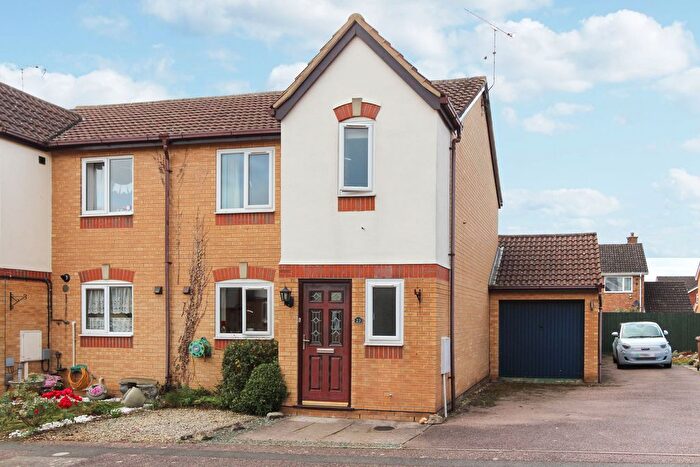 3 Bedroom Semi-Detached House For Sale In Spencer Close, Earls Barton, NN6