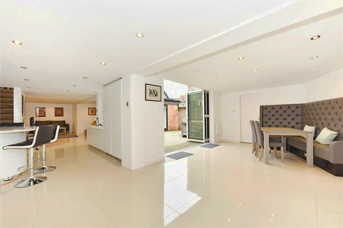 2 Bedroom Detached House To Rent In West Street, Marlow, Buckinghamshire, SL7