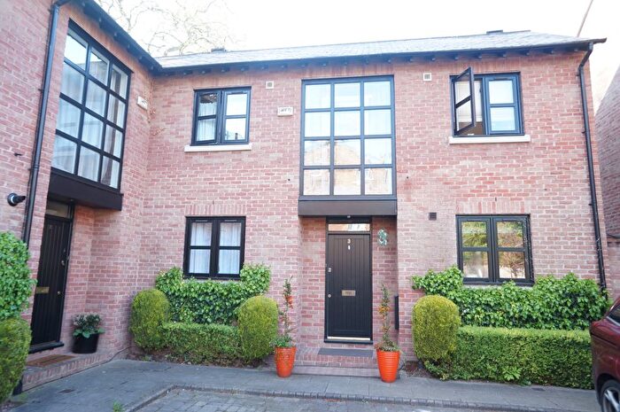 2 Bedroom Mews To Rent In Calluna Mews, Manchester, M20