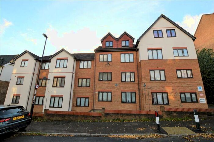 2 Bedroom Apartment To Rent In Mayfield Court, Albert Road, SE25