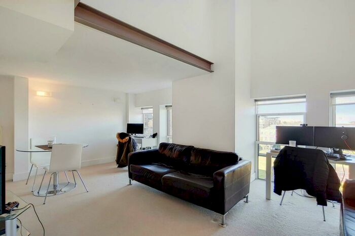 2 Bedroom Flat To Rent In Cadogan Road, Woolwich, London, SE18