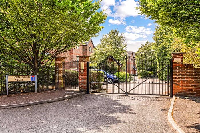 2 Bedroom Flat To Rent In John Austin Close, Kingston Upon Thames, KT2