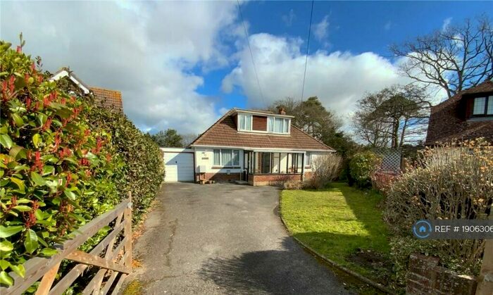 4 Bedroom Detached House To Rent In Wren Close, Christchurch, BH23