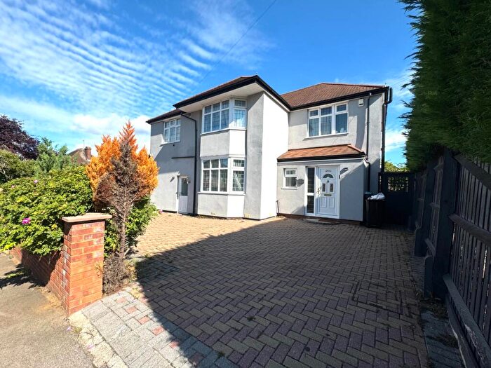 5 Bedroom Detached House For Sale In Whitehill Avenue, Luton, LU1