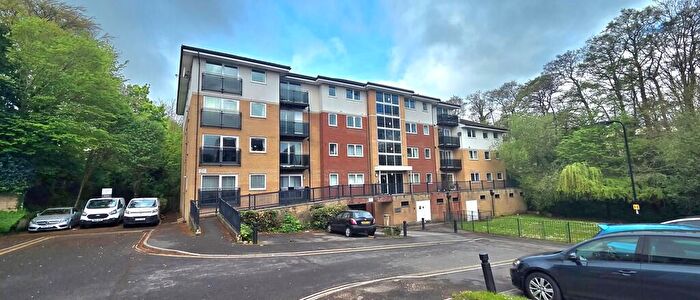 2 Bedroom Flat For Sale In Greenway Court, SO16