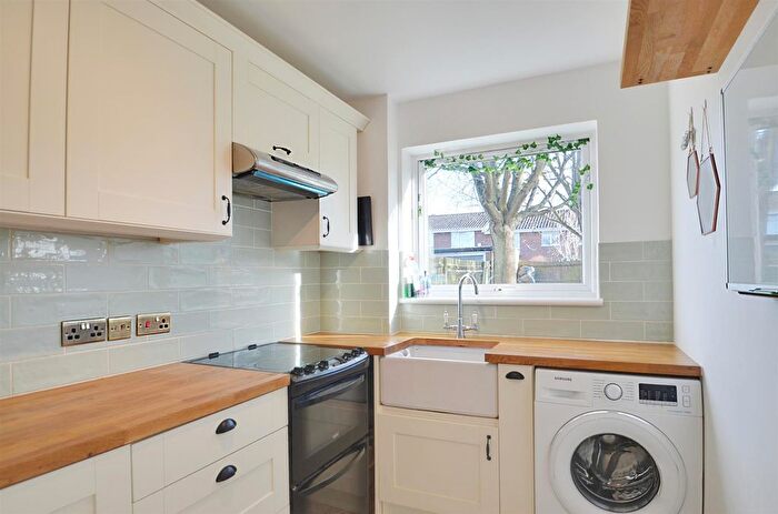 1 Bedroom Flat For Sale In Aylsham Drive, Ickenham, UB10