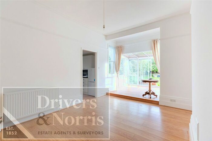 Studio To Rent In Alexandra Grove, Finchley, London, N12