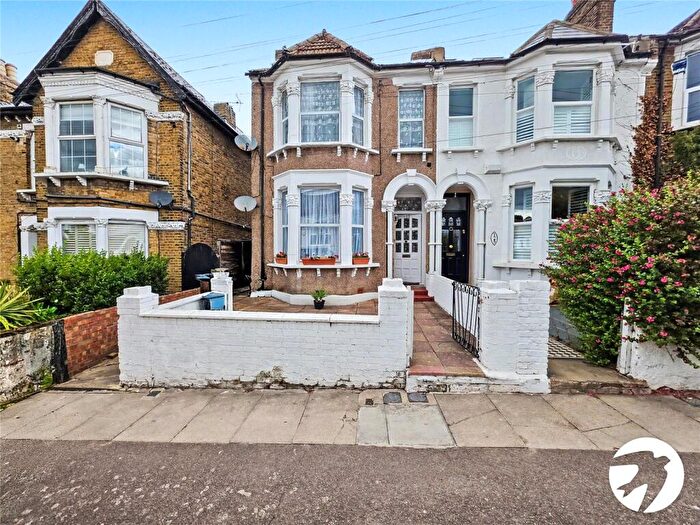 2 Bedroom Flat To Rent In George Lane, London, SE13