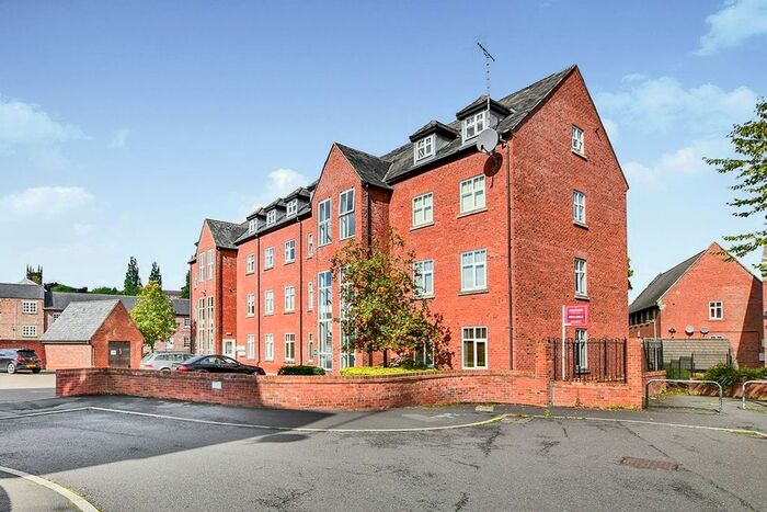 2 Bedroom Flat To Rent In Eastgate, Macclesfield, Cheshire, SK10