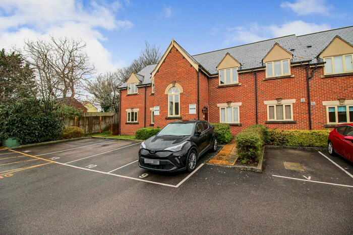 2 Bedroom Flat To Rent In Kingshill Road, Old Town, Swindon, SN1