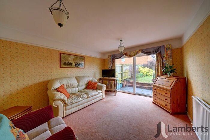 3 Bedroom End Of Terrace House For Sale In Archer Close, Studley, B80