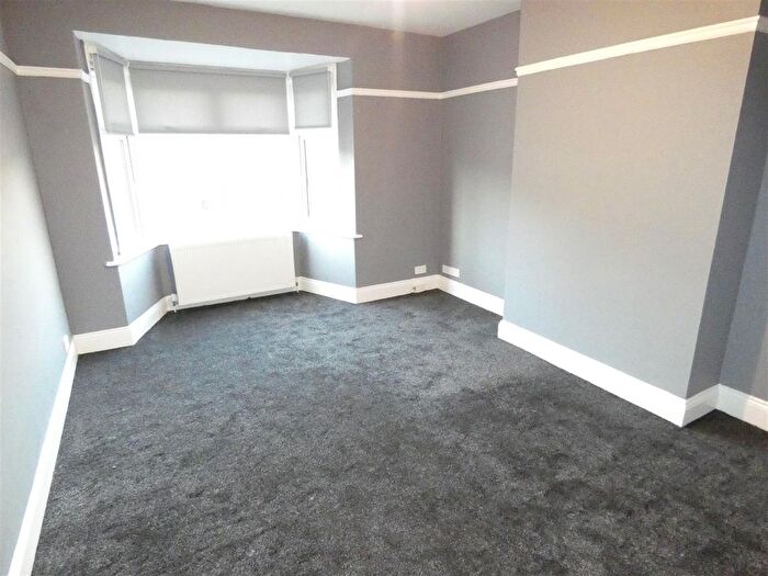 3 Bedroom Flat To Rent In Rothbury Terrace, Heaton, Newcastle Upon Tyne, NE6