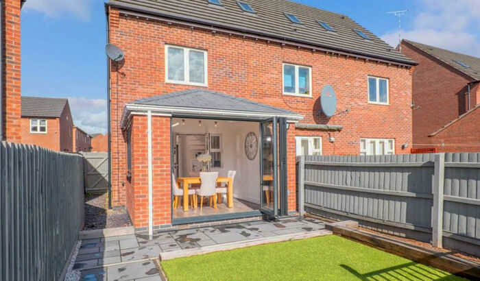 3 Bedroom Semi-Detached House To Rent In Coventry, CV3