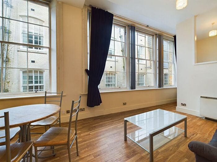 1 Bedroom Flat To Rent In Regency Chambers, Temple Lane, L2