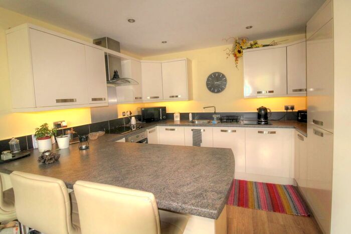 2 Bedroom Apartment To Rent In Belmore Court, - Seaside, Eastbourne, BN22