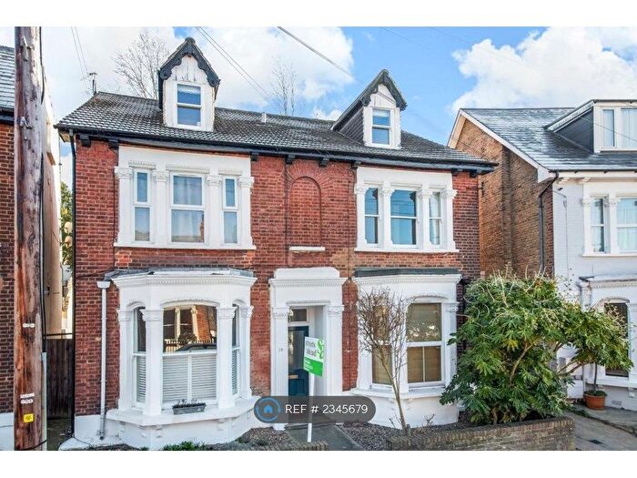 2 Bedroom Flat To Rent In High View Road, London, SE19