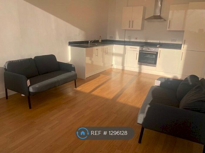 2 Bedroom Flat To Rent In The Chocolate Box, Bournemouth BH1