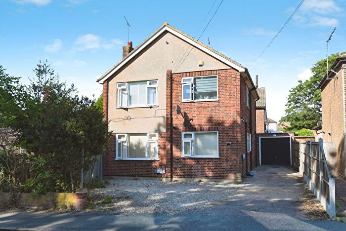 2 Bedroom Flat For Sale In Crescent Road, Warley, Brentwood, Essex, CM14