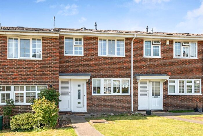 3 Bedroom Terraced House For Sale In Oaklands, Haslemere, GU27
