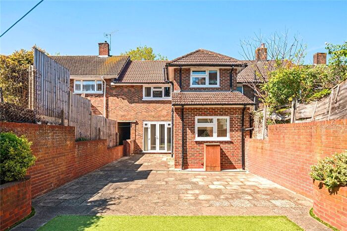 4 Bedroom Terraced House For Sale In Beaufort Road, Woking, Surrey, GU22