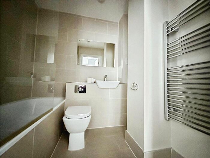 2 Bedroom Apartment For Sale In Victoria Avenue, Southend-on-Sea, Essex, SS2