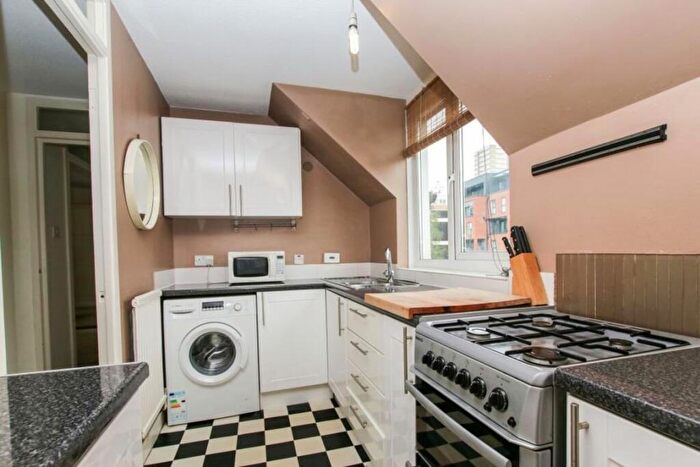 1 Bedroom Flat To Rent In Fawcett Close, SW11