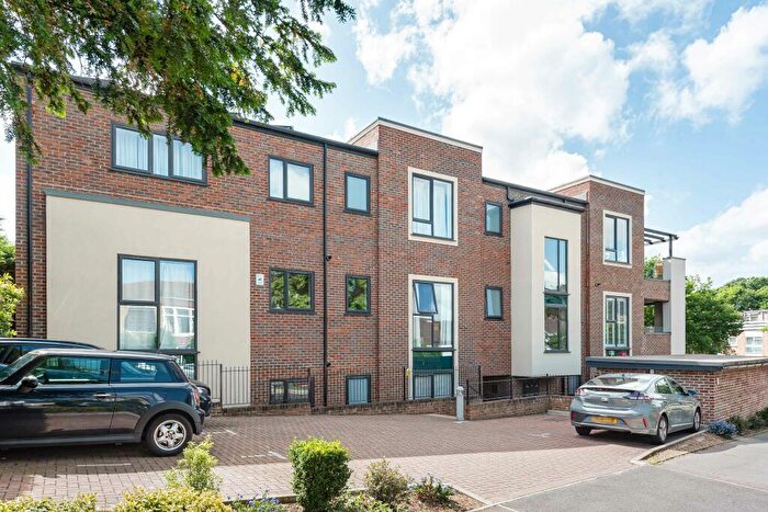 2 Bedroom Apartment To Rent In Downs Bridge Road, Beckenham, BR3