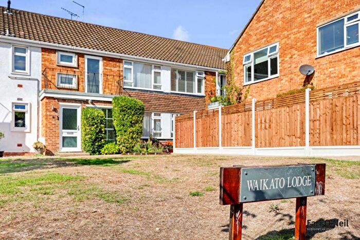 2 Bedroom Apartment For Sale In Russell Road, Buckhurst Hill, IG9