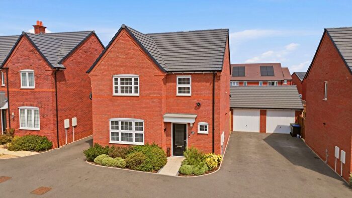 3 Bedroom Detached House For Sale In Brooklime Road, Warwick, CV34
