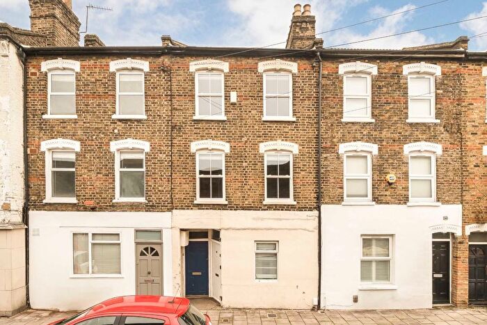 2 Bedroom Flat For Sale In Lendal Terrace, Clapham, SW4