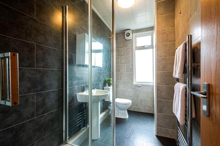 8 Bedroom House To Rent In Stanmore Place, Leeds, LS4