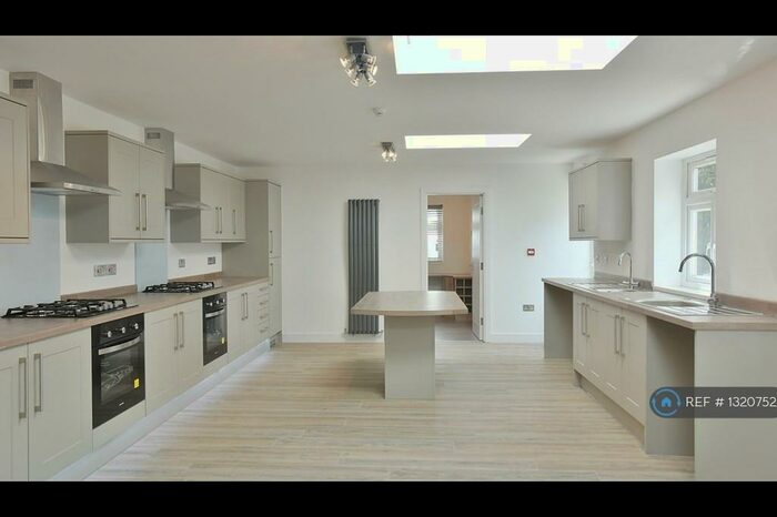 8 Bedroom Flat To Rent In House Share, Carlyle Road, Edgbaston, B16