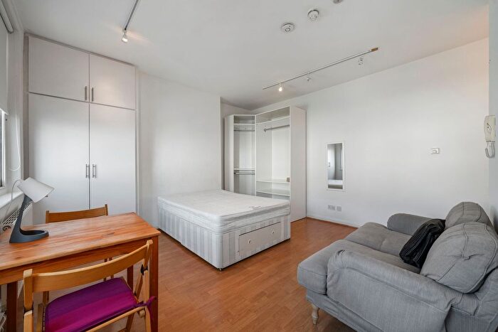Studio To Rent In Stroud Green Road, London, N4
