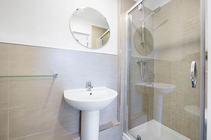 4 Bedroom House To Rent In Hellings Street, Wapping, E1W