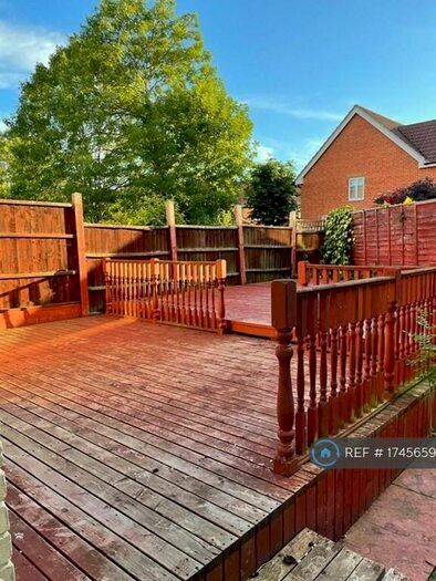 3 Bedroom Semi-Detached House To Rent In Rainham Road North, Dagenham, RM10