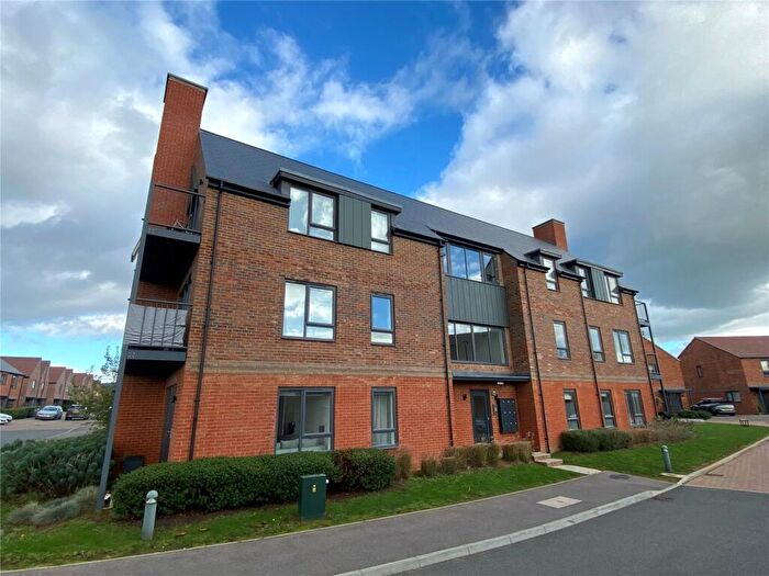 1 Bedroom Apartment For Sale In Rosa Close, Godalming, Surrey, GU7