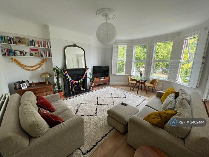 3 Bedroom Flat To Rent In Thornsbeach Road, London, SE6