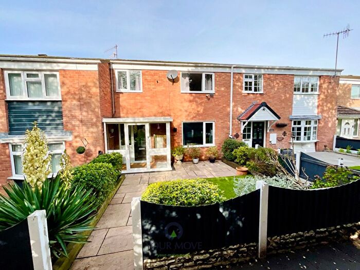 3 Bedroom Terraced House For Sale In Shelley Close, Catshill, Bromsgrove, Worcestershire, B61