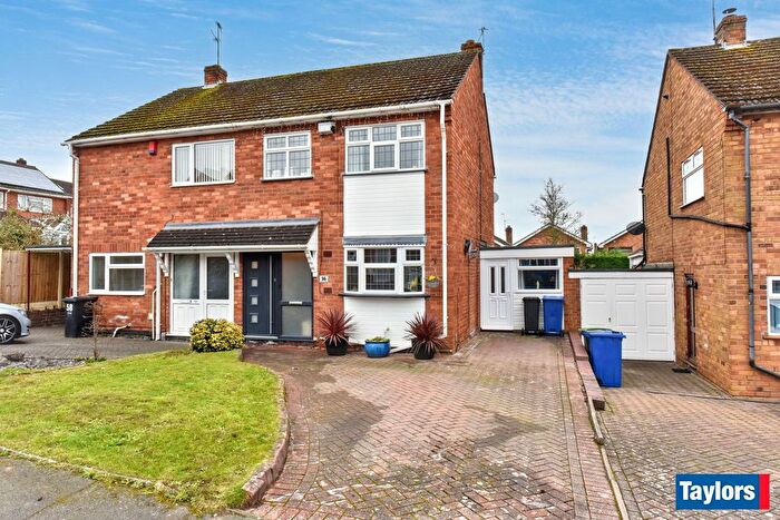 3 Bedroom Semi Detached House For Sale In Kingswinford, Newfield Drive, DY6